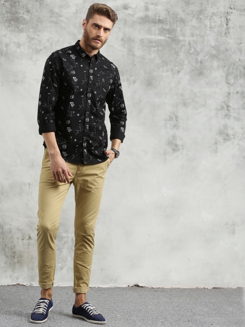 

Breakbounce Men Black Slim Fit Printed Casual Shirt