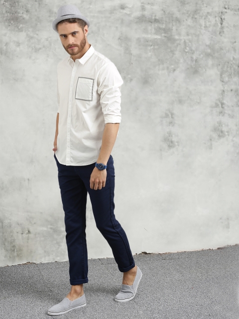 

Breakbounce Men White Slim Fit Solid Casual Shirt