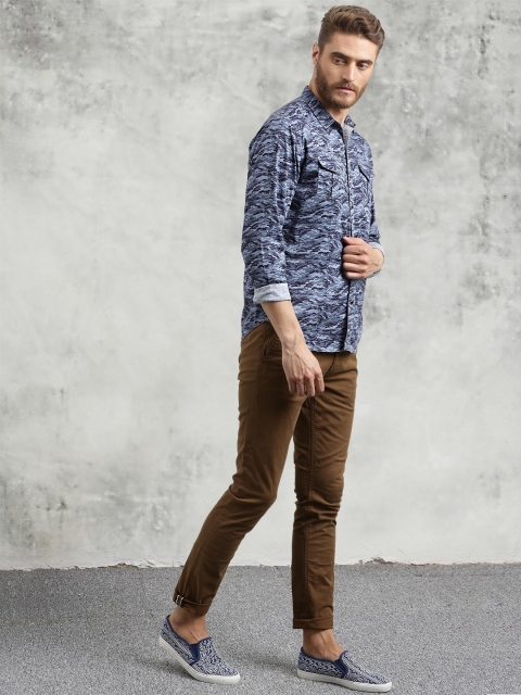 

Breakbounce Men Grey & Blue Slim Fit Printed Casual Shirt