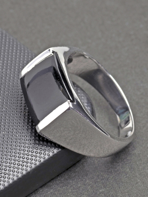 

Peora Men Black Sterling Silver Ring