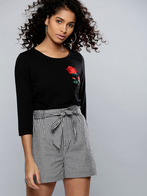 

Besiva Women Black Solid Round Neck T-shirt