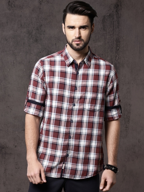 

Roadster Men Maroon & Off-White Regular Fit Checked Casual Shirt