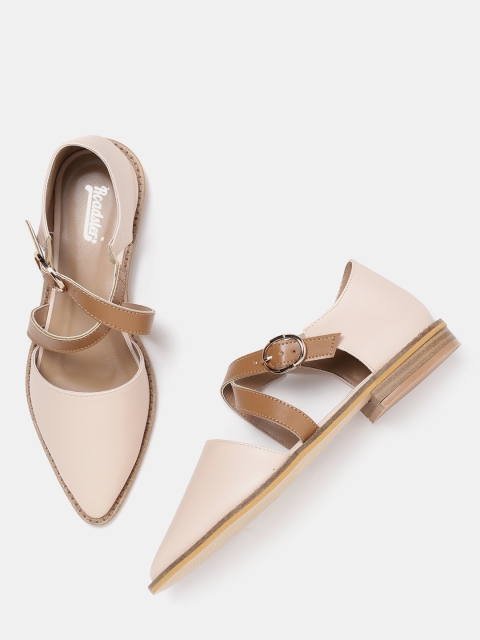 

Roadster Women Peach-Coloured & Brown Solid Flats