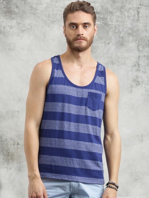

Breakbounce Men Blue Striped Scoop Neck T-shirt