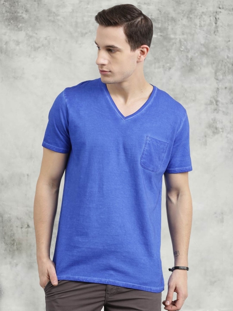 

Breakbounce Men Blue Solid V-Neck T-shirt
