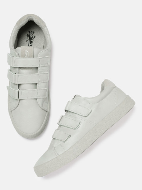 

Roadster Men Grey Sneakers