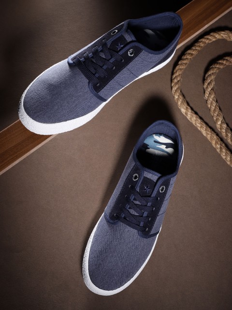 

Roadster Men Navy Blue Sneakers
