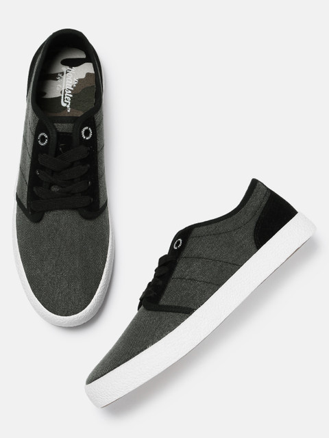 

Roadster Men Black Sneakers