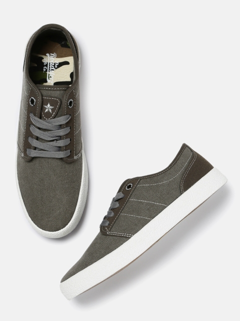 

Roadster Men Grey & Brown Sneakers