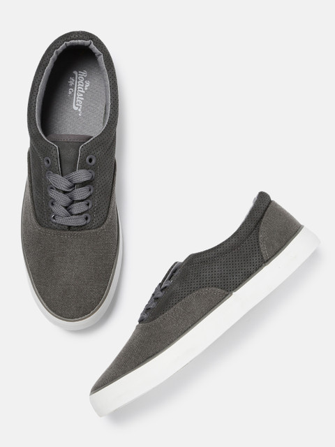 

Roadster Men Grey Sneakers