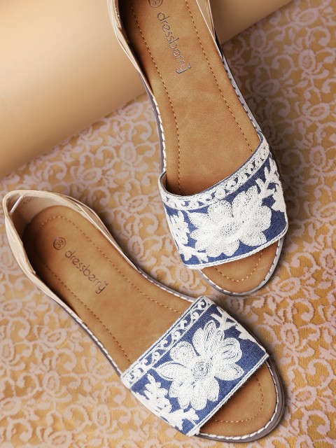 

DressBerry Women Blue & White Woven Design Open Toe Flats