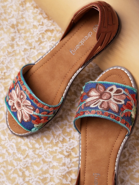 

DressBerry Women Blue & Brown Woven Design Open Toe Flats