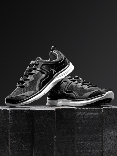 

HRX by Hrithik Roshan Men Black Pro Sneakers