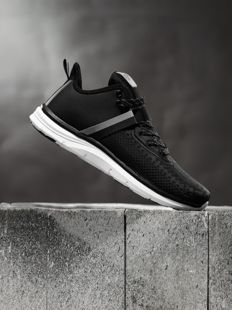 

HRX by Hrithik Roshan Men Black Sneakers