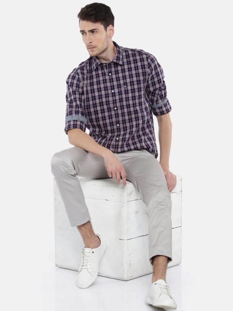 

Arrow Sport Men Navy & Red Slim Fit Checked Casual Shirt, Navy blue