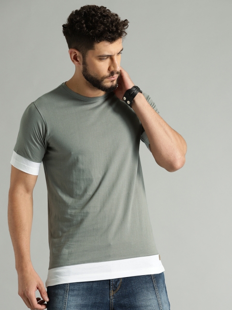 

Roadster Men Grey Solid Round Neck T-shirt