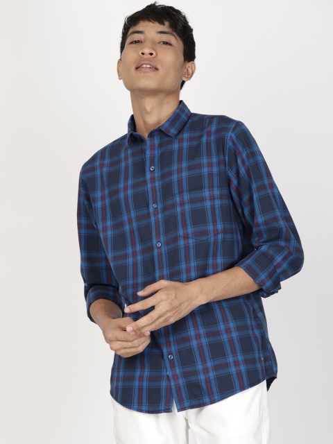 

ether Men Navy Blue & Red Regular Fit Checked Casual Shirt
