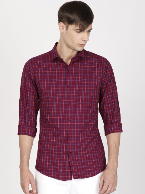 

ether Men Maroon & Blue Regular Fit Checked Casual Shirt