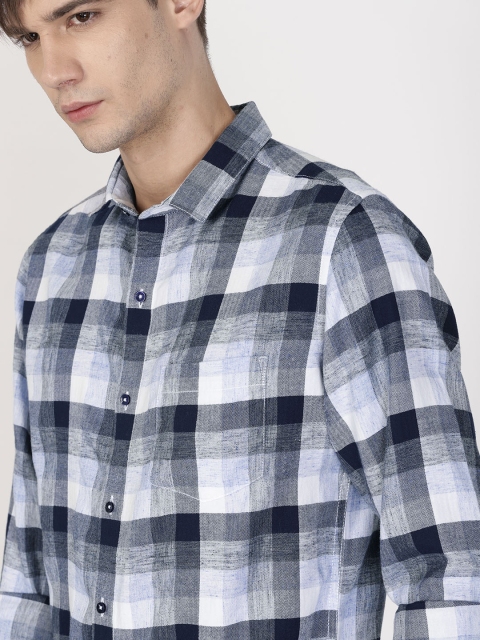 

ether Men White & Blue Slim Fit Checked Casual Shirt