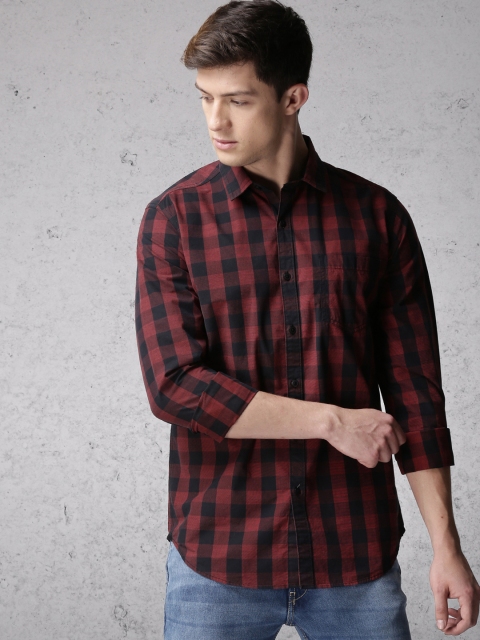 

Ecko Unltd Men Black & Maroon Slim Fit Checked Casual Shirt