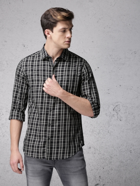 

Ecko Unltd Men Black & White Slim Fit Checked Casual Shirt