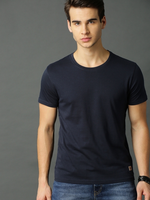 

Roadster Men Navy Blue Solid Round Neck T-shirt