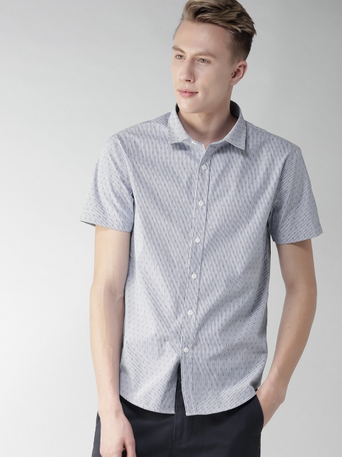 

FOREVER 21 Men Blue & White Regular Fit Striped Casual Shirt