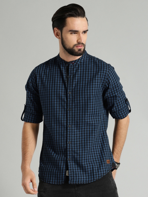 

Roadster Men Blue & Black Regular Fit Checked Casual Shirt