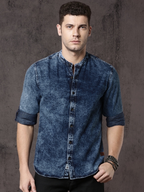 

Roadster Time Travlr Men Blue Regular Fit Faded Chambray Casual Shirt