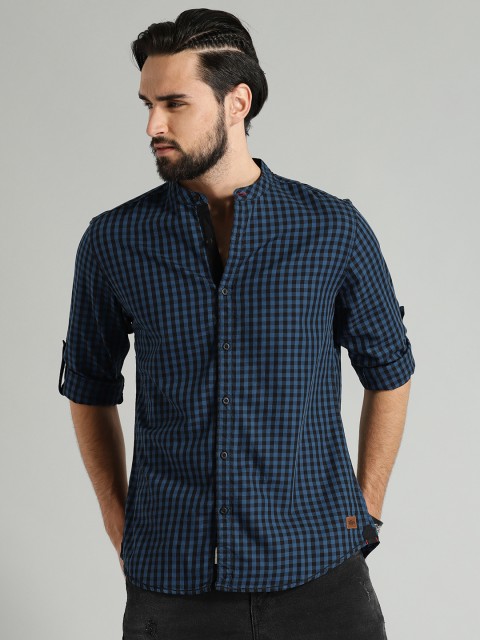 

Roadster Men Blue & Black Regular Fit Checked Casual Shirt