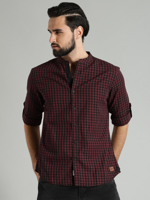

Roadster Men Maroon & Black Regular Fit Checked Casual Shirt