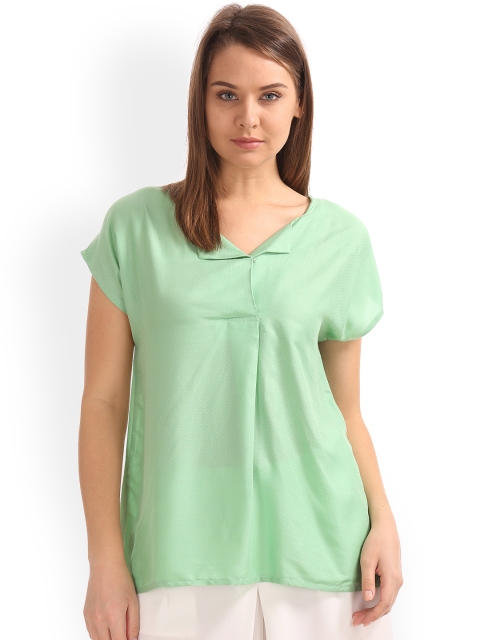 

Cherokee Women Green Solid Top