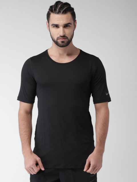 

Nike Men Black AS M NK TOP SS FTTD UTILITY Slim Fit Training T-shirt