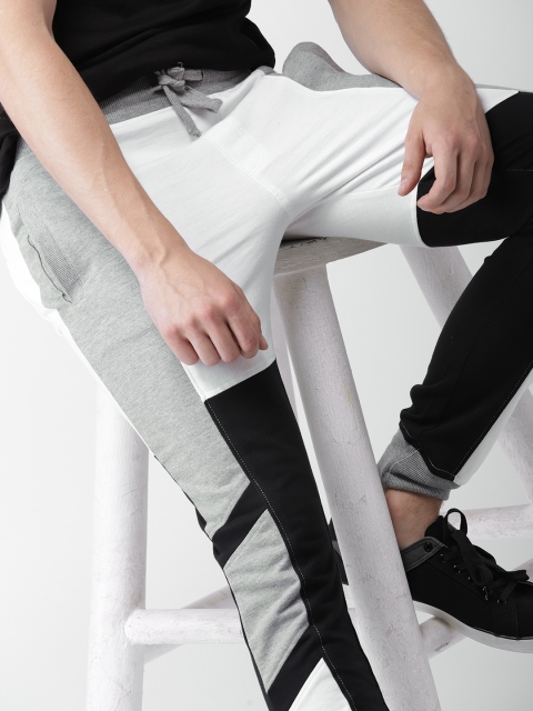 

Harvard Men White & Black Regular Fit Joggers