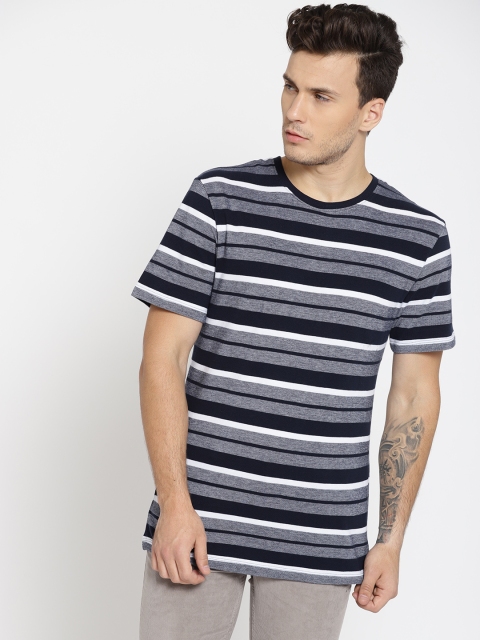 

MANGO MAN Men Navy & White Striped Round Neck T-shirt, Navy blue