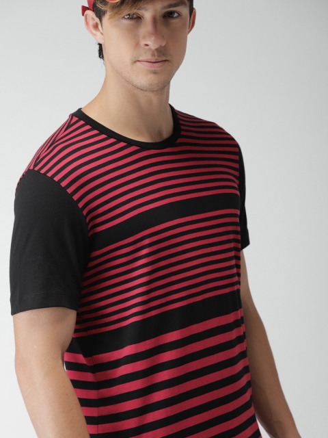 

Harvard Men Black & Red Striped Round Neck T-shirt