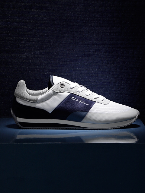 

Mast & Harbour Men White & Blue Colourblocked Sneakers