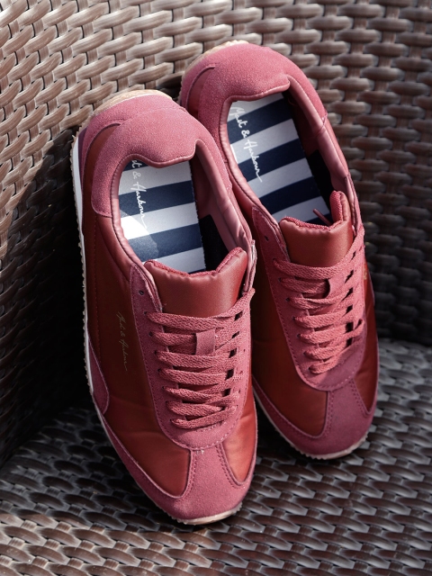 

Mast & Harbour Men Maroon Sneakers