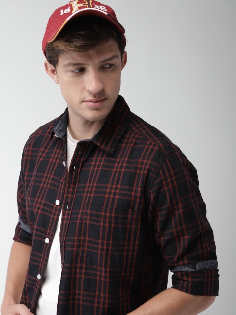 

Harvard Men Black & Red Slim Fit Checked Casual Shirt