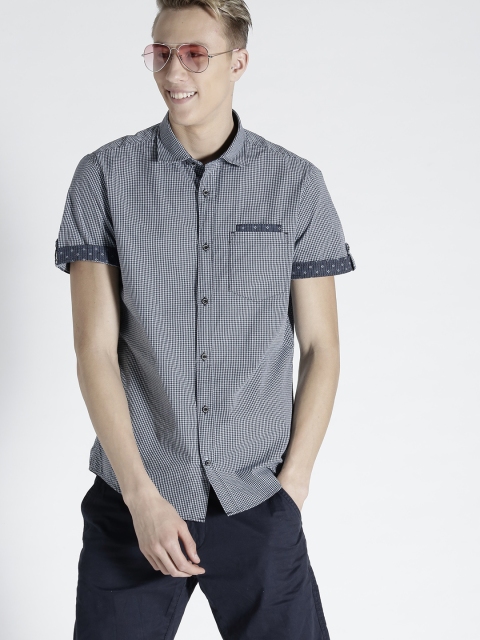 

s.Oliver Men Blue & White Slim Fit Checked Casual Shirt