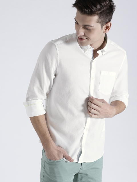 

s.Oliver Men White Regular Fit Solid Casual Shirt
