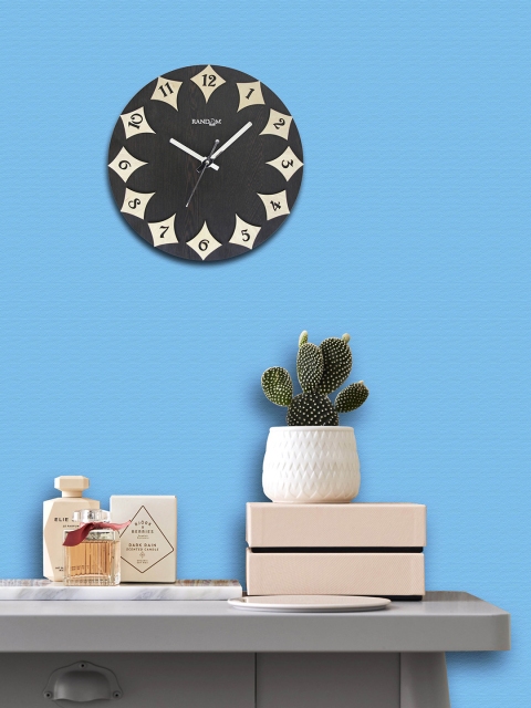 

RANDOM Coffee Brown Round Textured 29.21 cm Analogue Wall Clock