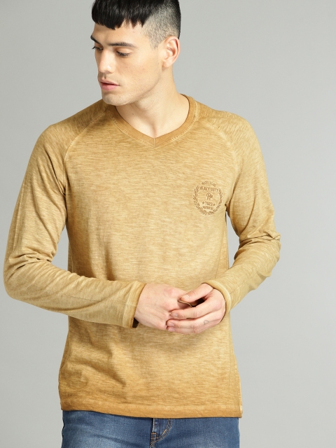 

Roadster Men Brown Dyed V-Neck T-shirt