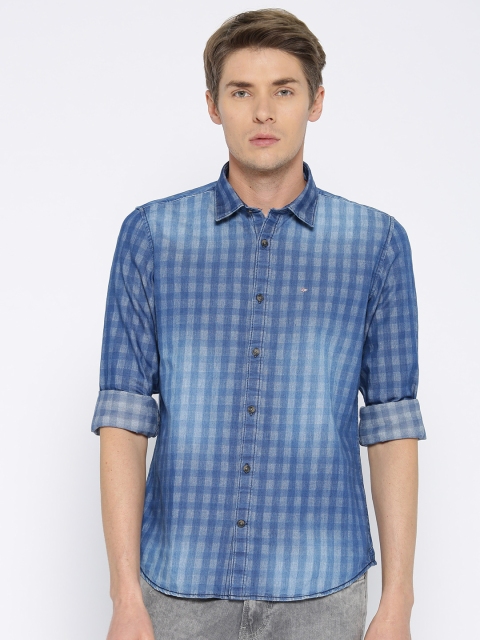 

Lee Cooper Men Blue Contemporary Regular Fit Checked Casual Shirt