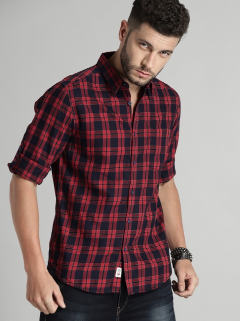 

Roadster Time Travlr Men Navy & Red Regular Fit Checked Casual Shirt, Navy blue