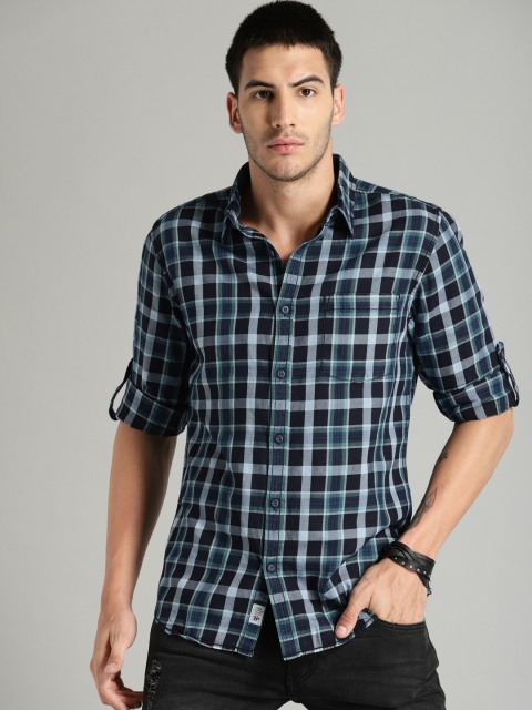 

Roadster Men Blue & Green Regular Fit Checked Casual Shirt
