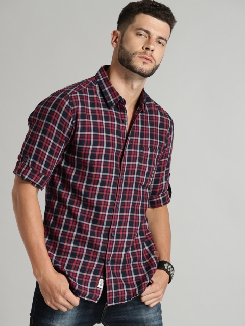 

Roadster Men Navy & Maroon Regular Fit Checked Casual Shirt, Navy blue