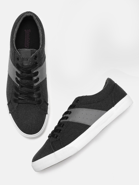 

Roadster Men Grey Sneakers