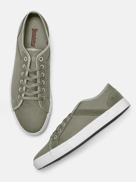 

Roadster Men Grey Sneakers
