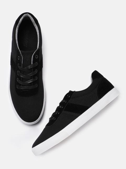 

Roadster Men Black Sneakers